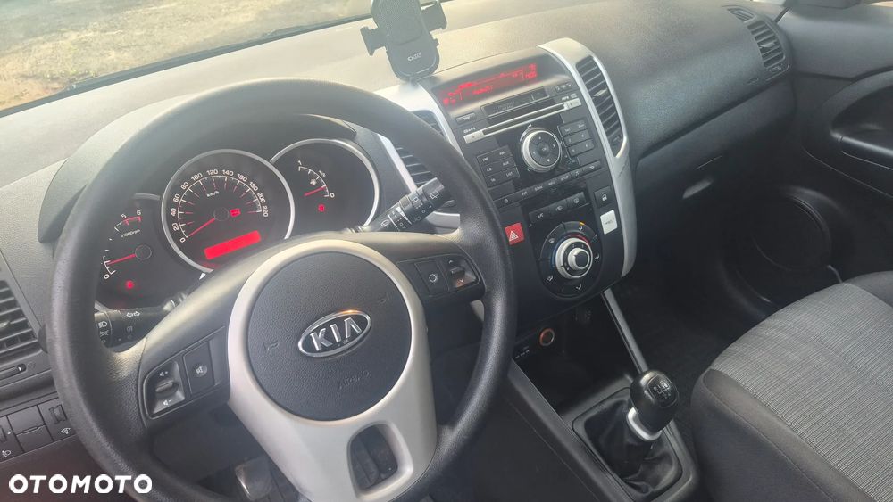 Kia Venga - 5