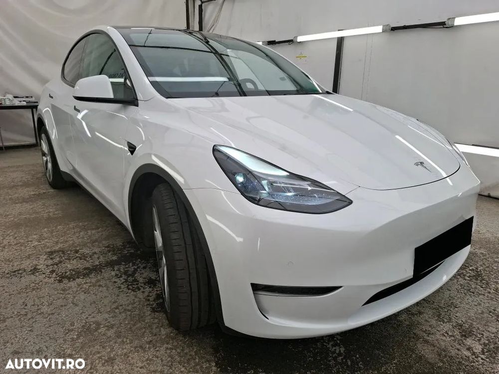 Tesla Model Y Long Range Dual Motor AWD - 3