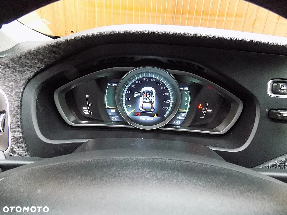 Volvo V40 Cross Country D2 Momentum - 14