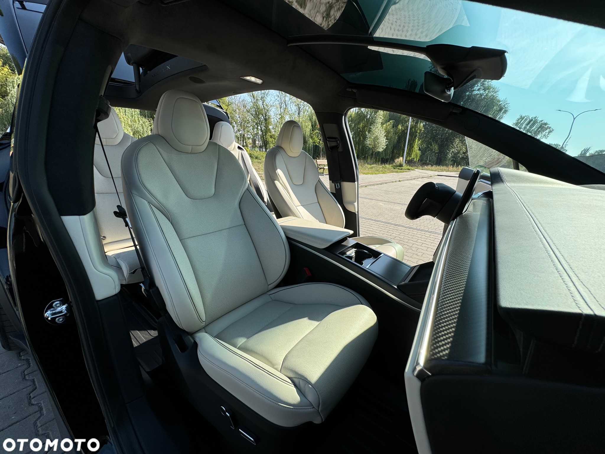 Tesla Model X Plaid - 24
