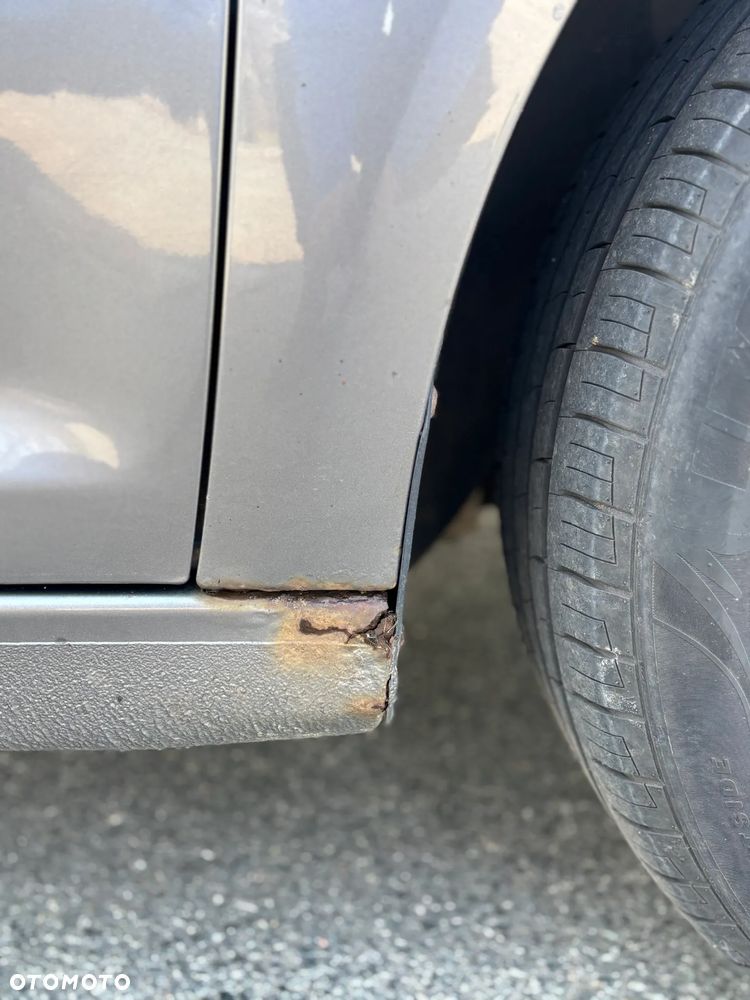 Volkswagen Touran 1.9 TDI Conceptline DSG - 9