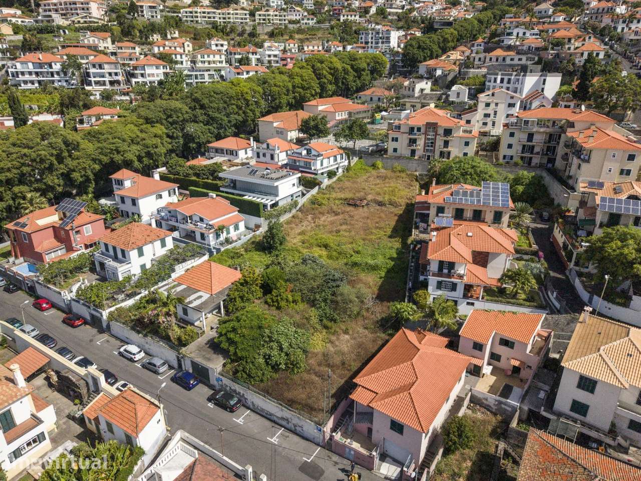 Terreno com projeto aprovado para quatro moradias de luxo com... - Grande imagem: 3/15
