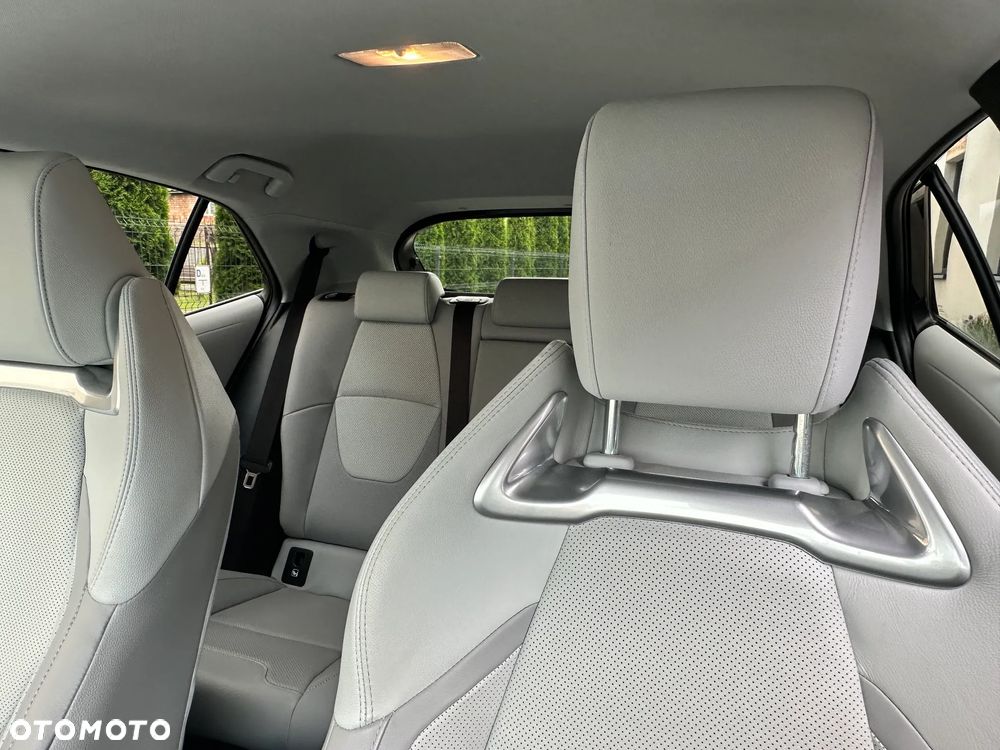 Toyota Corolla 2.0 Hybrid Executive - 27