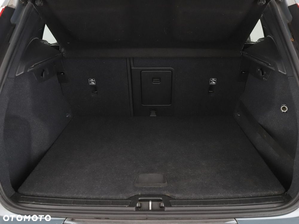 Volvo XC 40 T3 Momentum Pro - 21