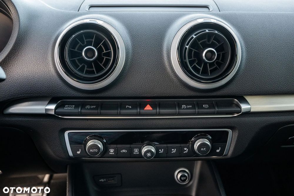 Audi S3 S tronic - 22