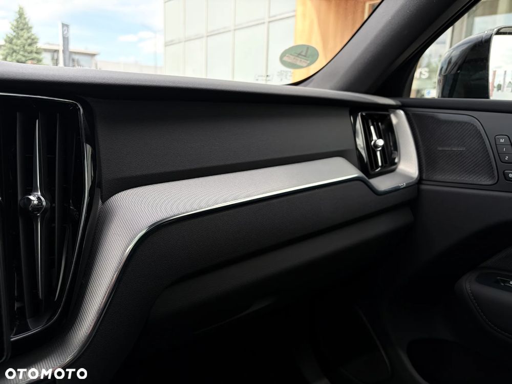 Volvo XC 60 B5 B AWD Plus Black Edition - 17