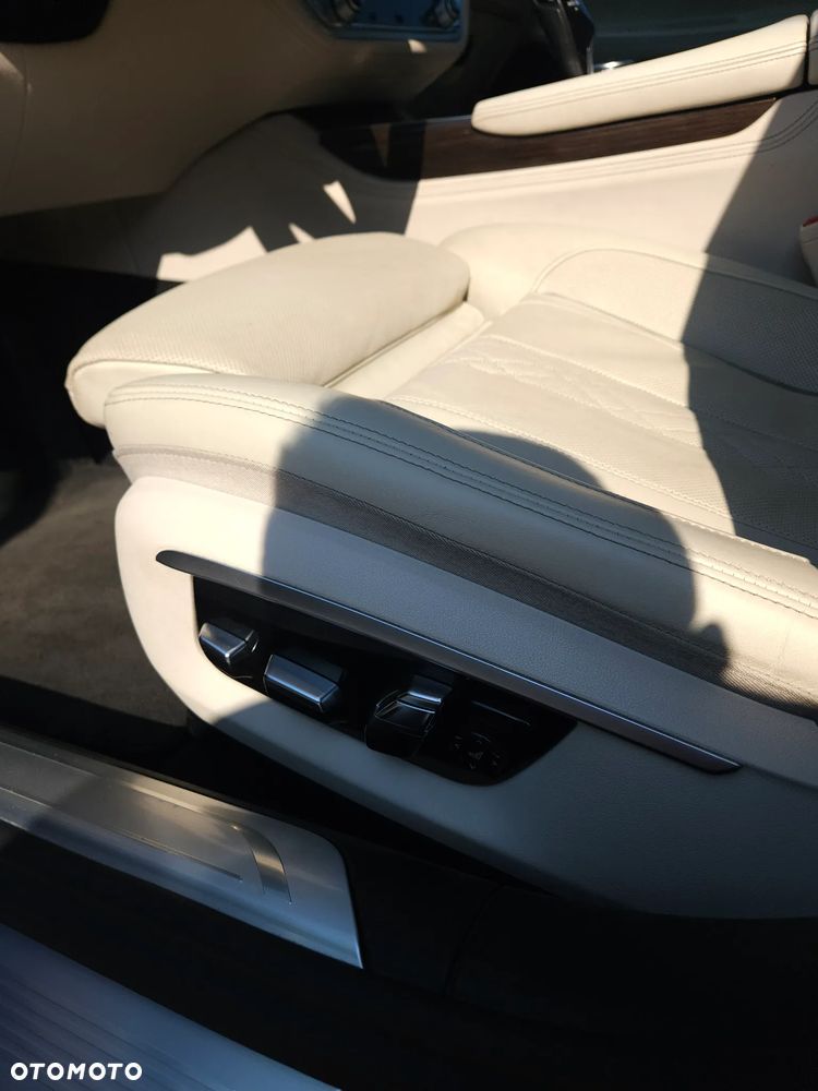 BMW Seria 7 750i xDrive - 16