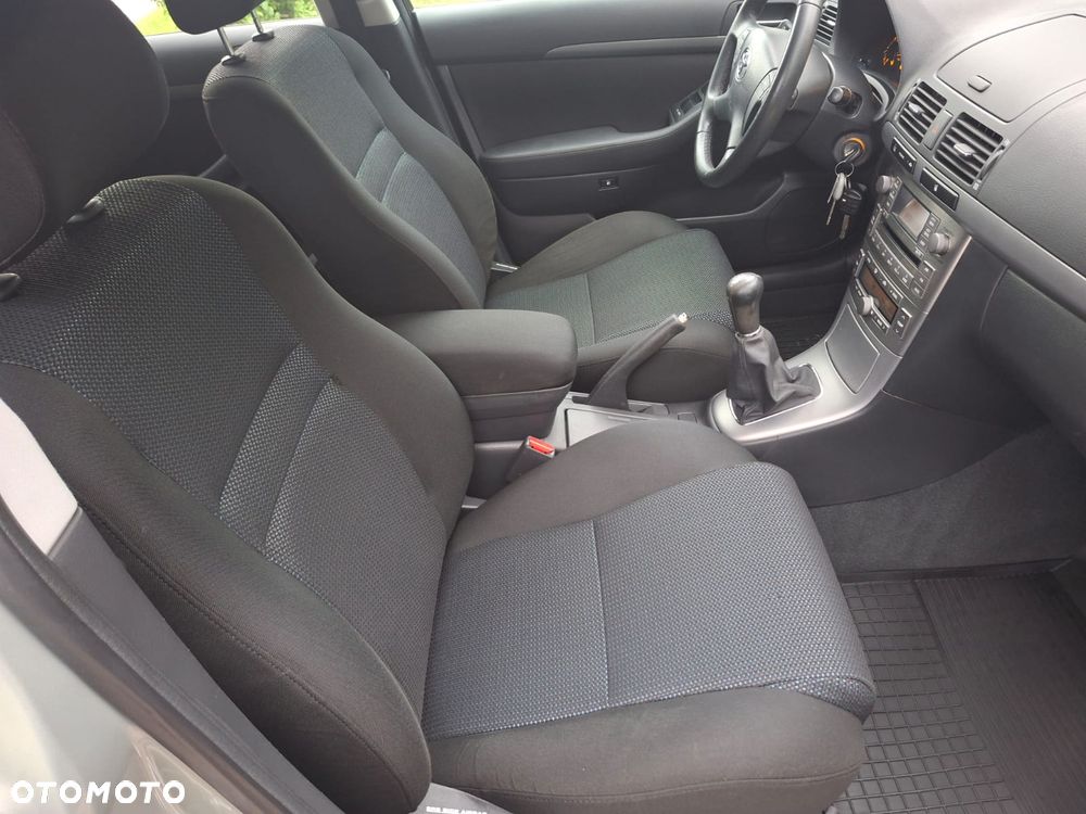 Toyota Avensis 1.8 VVT-i Executive - 21