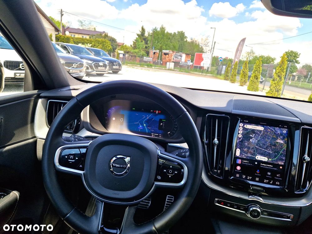 Volvo XC 60 T6 Plug-In Hybrid AWD Plus Dark - 22