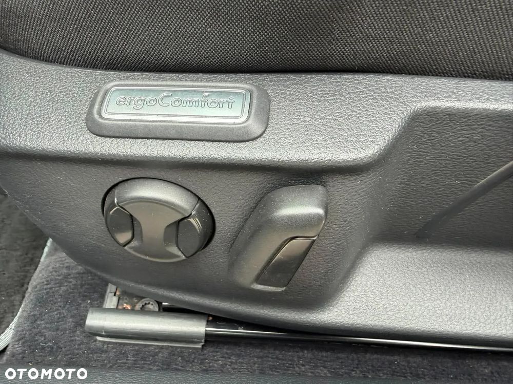 Volkswagen Passat 2.0 TDI SCR DSG Highline - 33