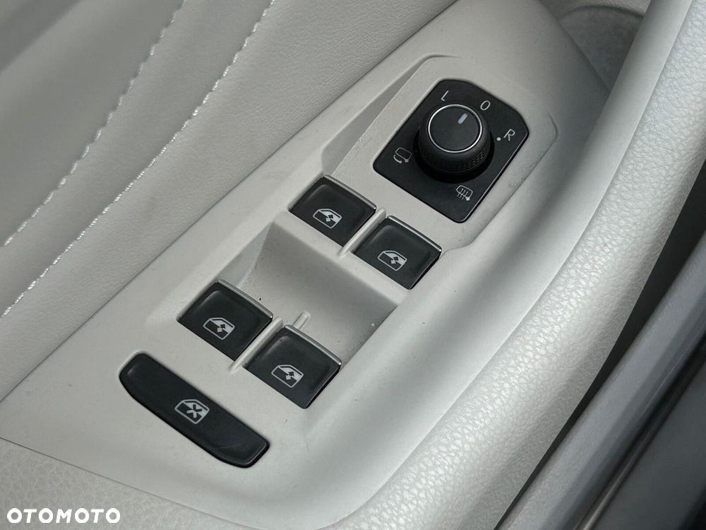 Volkswagen Passat 2.0 TDI EVO Elegance - 17