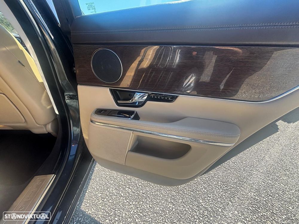 Jaguar XJ 3.0 D V6 Luxury - 23