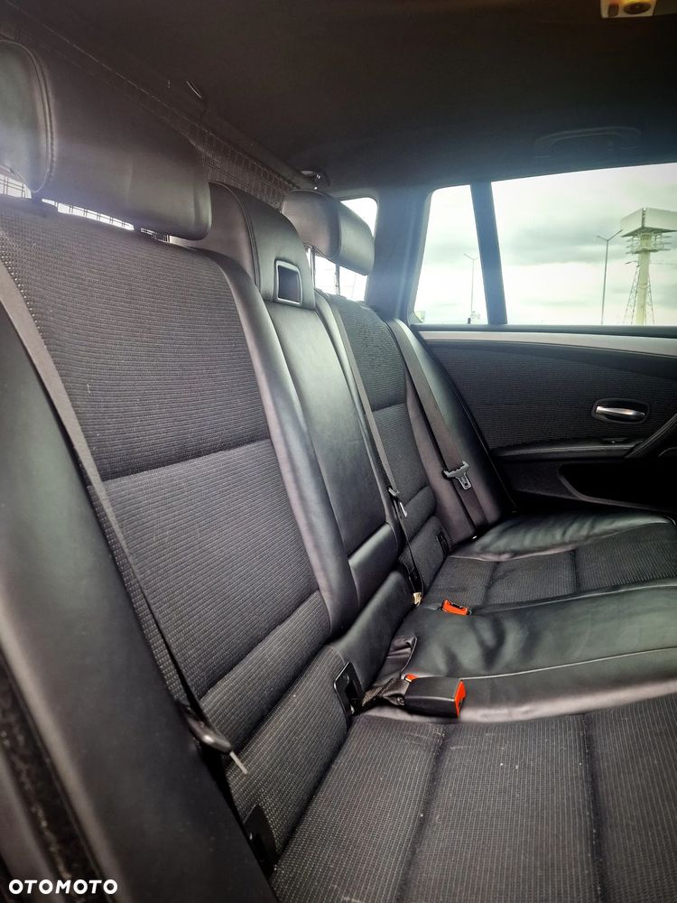 BMW Seria 5 525d - 12