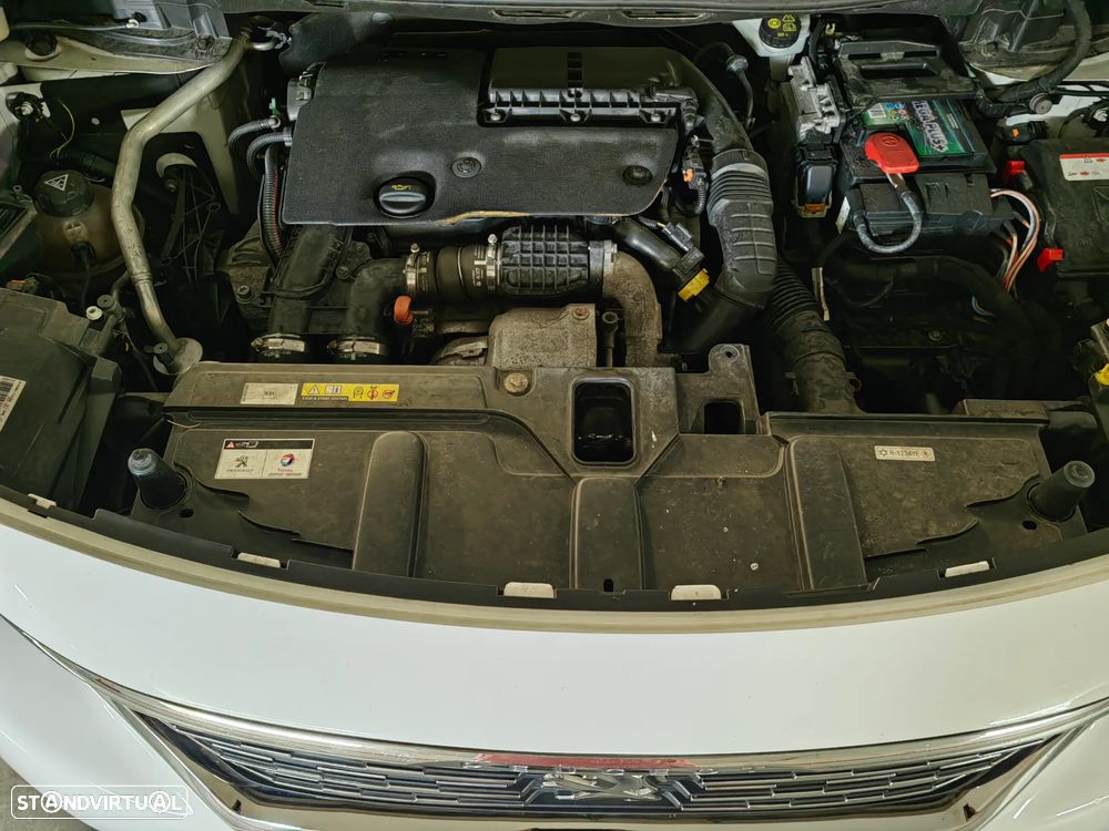 Peugeot 5008 1.6 BlueHDi Allure EAT6 - 28