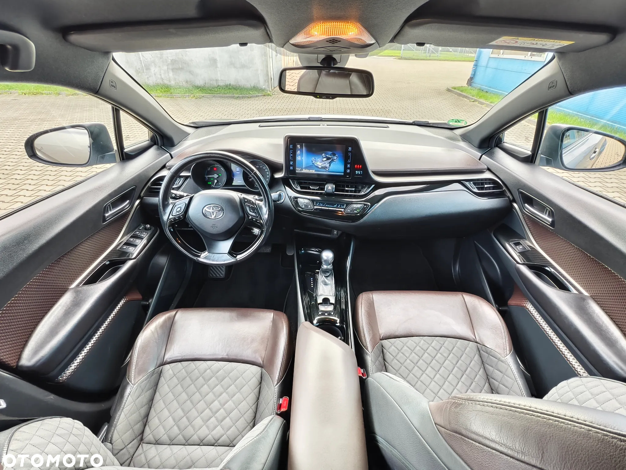 Toyota C-HR Hybrid Lounge - 8