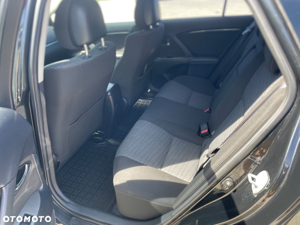 Toyota Avensis 1.8 Comfort - 8