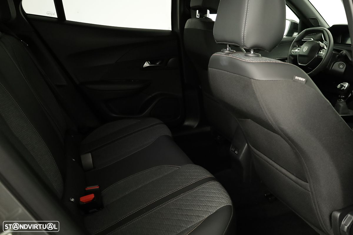 Peugeot 2008 1.2 PureTech Allure - 22