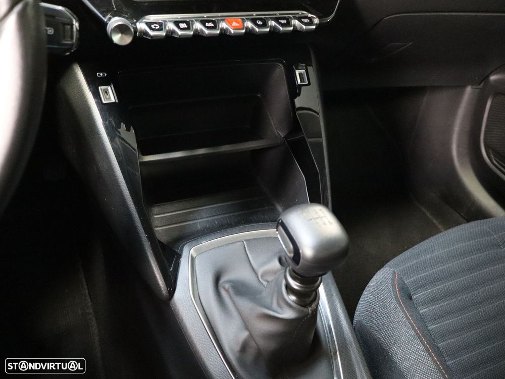 Peugeot 208 1.2 PureTech Active Pack - 17