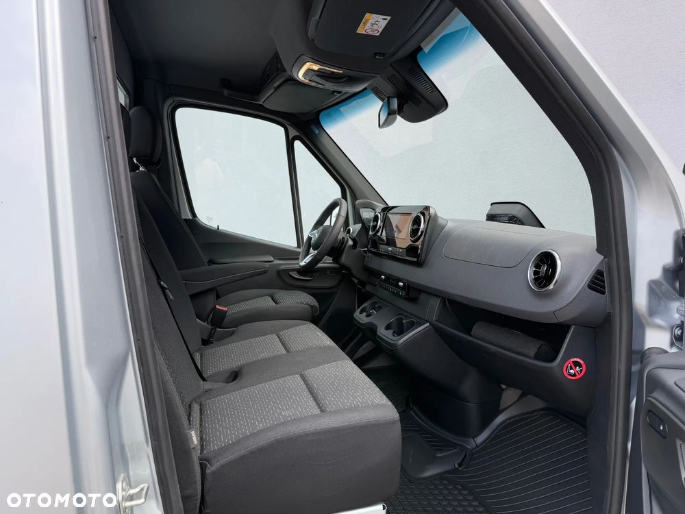 Mercedes-Benz Sprinter - 11