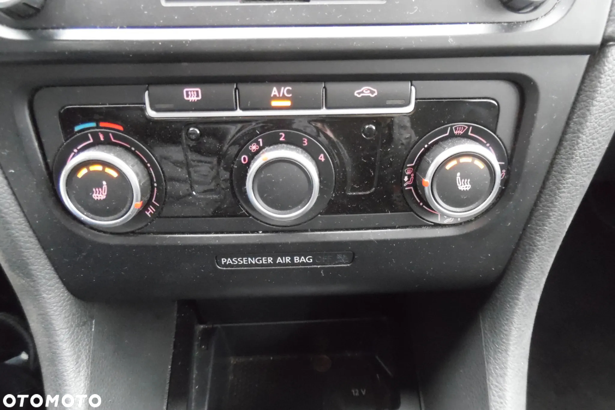 Volkswagen Golf 1.6 TDI BlueMotion Technology Comfortline - 14