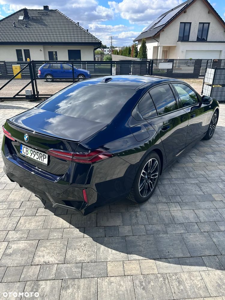 BMW Seria 5 M550i xDrive - 17
