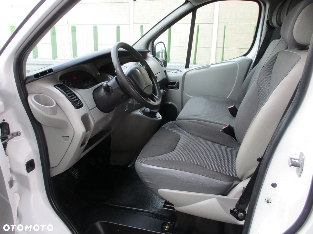 Renault TRAFIC - 10
