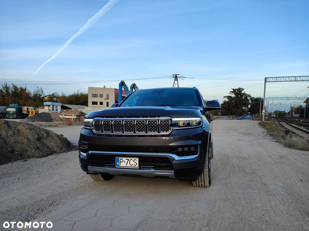 Jeep Grand Wagoneer - 5