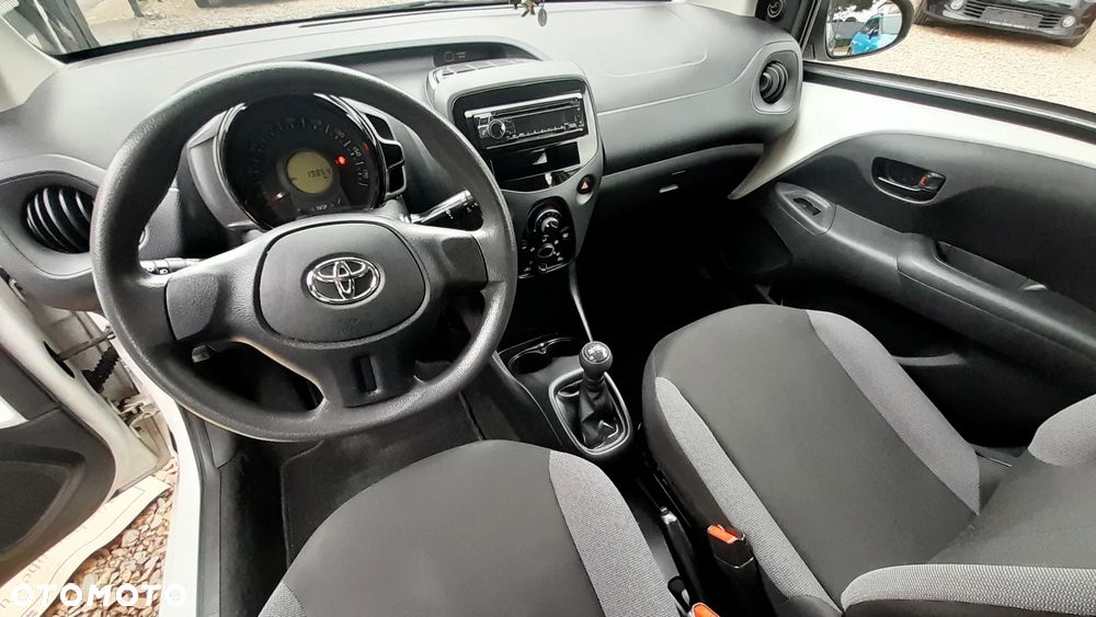 Toyota Aygo x - 26