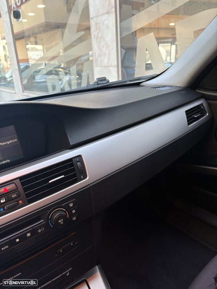 BMW 320 d Touring - 11