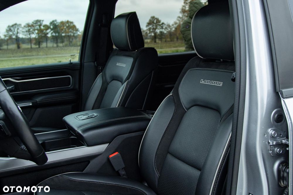 RAM 1500 5.7 Crew Cab Shortbed Laramie Black - 19