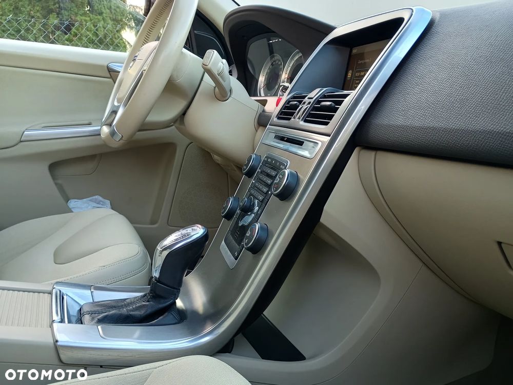 Volvo XC 60 D5 AWD Momentum - 23