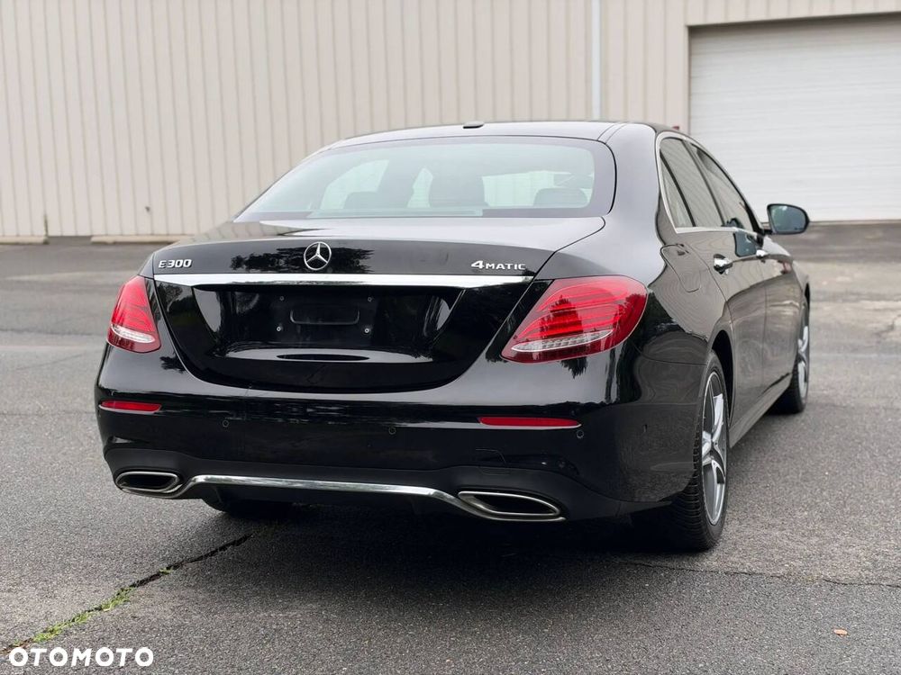 Mercedes-Benz Klasa E 300 9G-TRONIC - 4