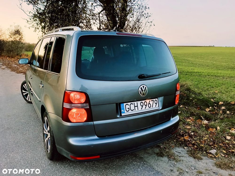Volkswagen Touran 2.0 TDI DPF Highline DSG - 8