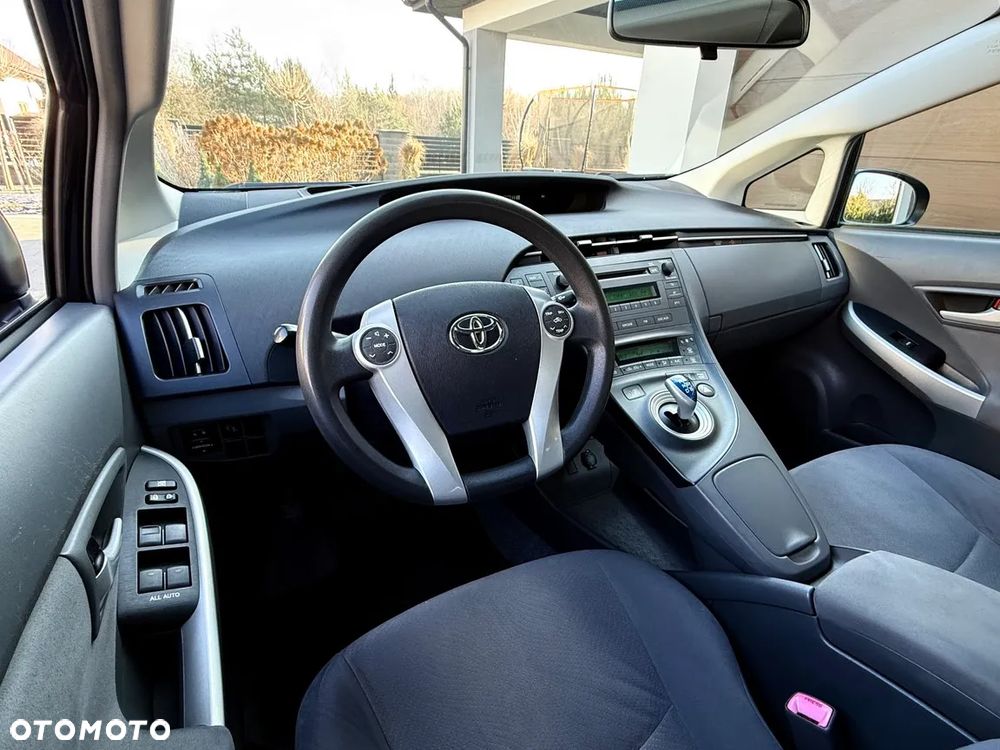 Toyota Prius (Hybrid) Sol - 16