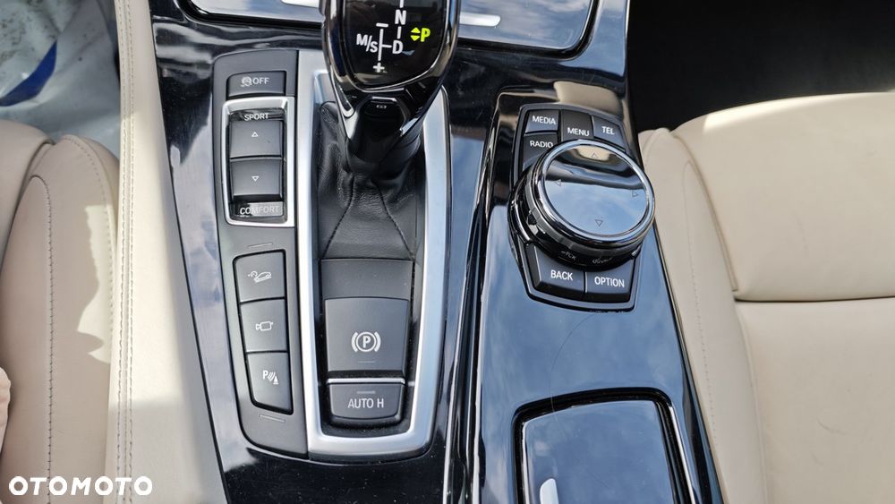 BMW Seria 5 550i xDrive - 7