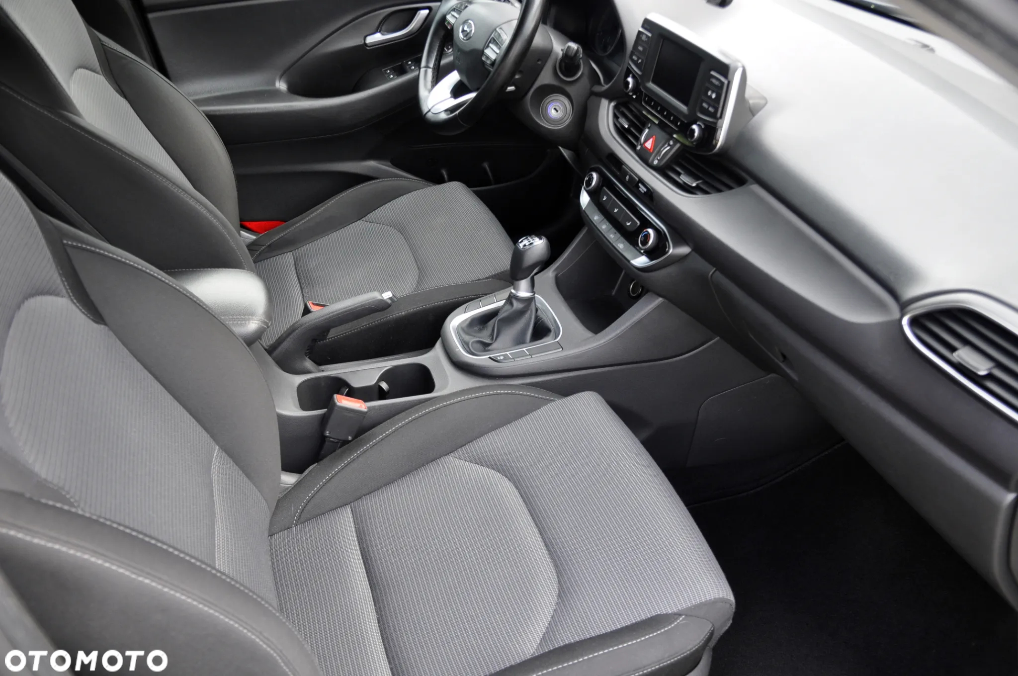 Hyundai i30 1.6 D Comfort - 8