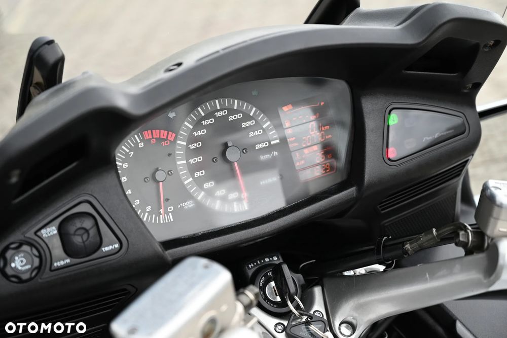 Honda ST - 9