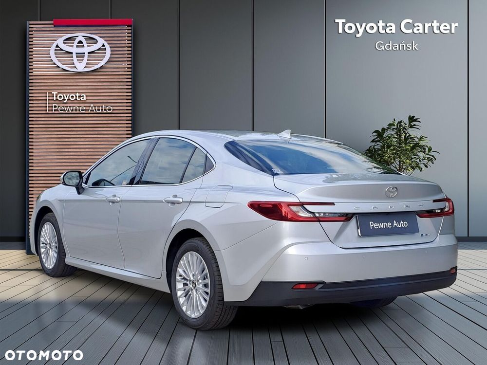 Toyota Camry - 4