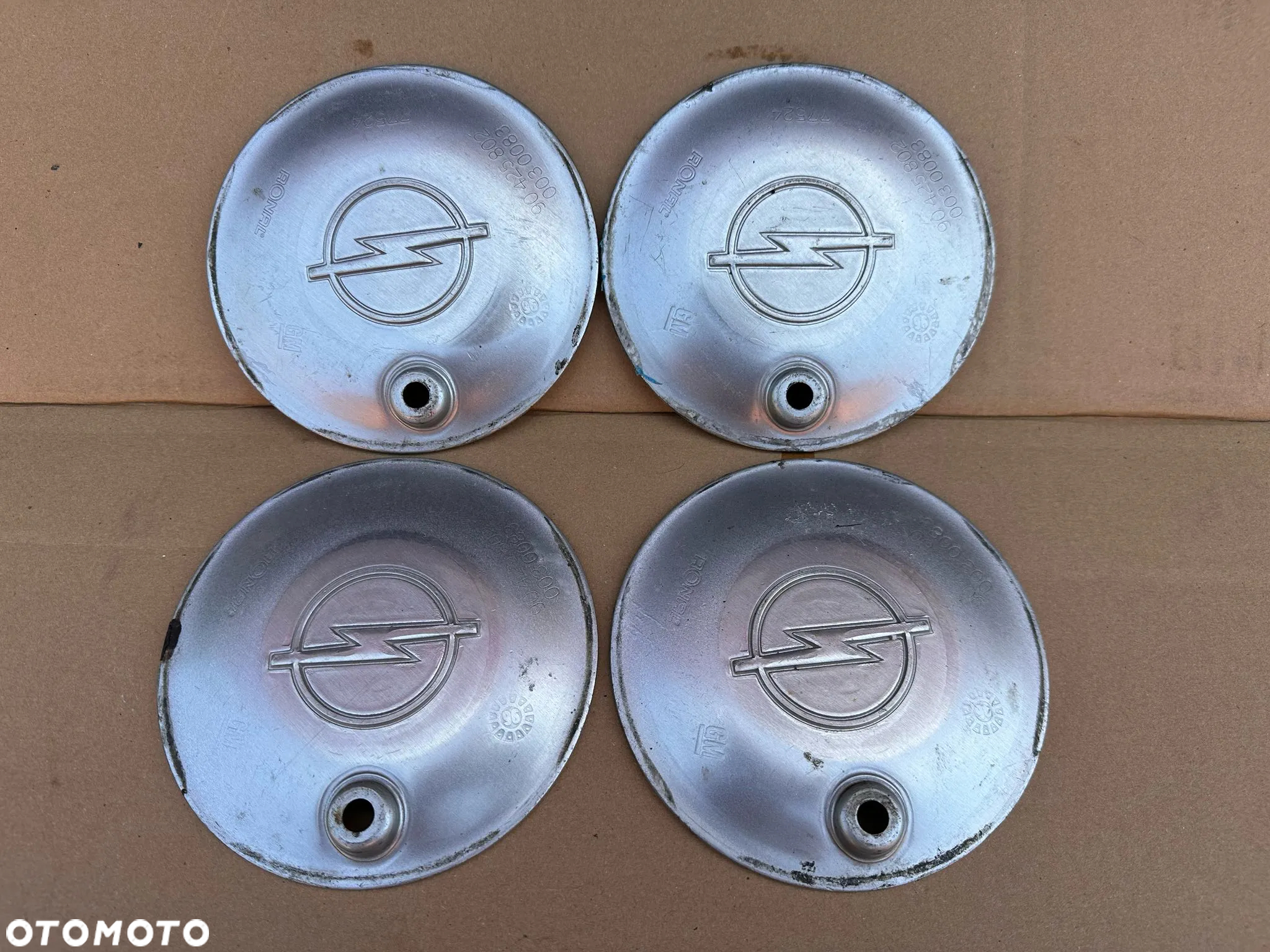 Dekielki emblematy Opel Corsa Astra / 90 425 802 003 0083 / Komplet - 6