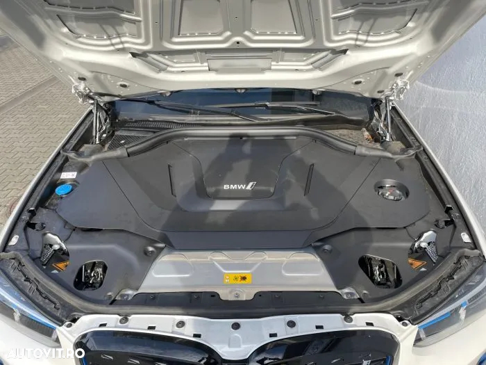 BMW iX3 - 17