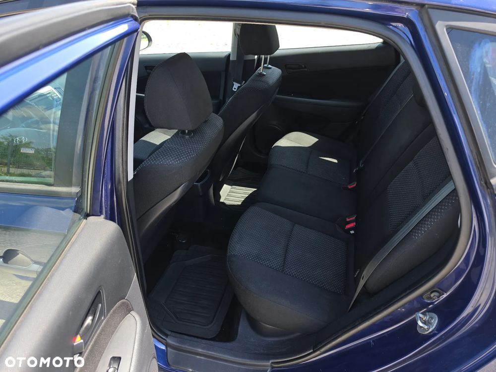 Hyundai i30 1.6 CRDi Comfort EU5 - 11