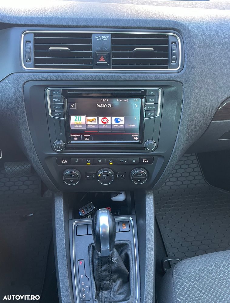 Volkswagen Jetta 2.0 TDI DSG Comfortline - 4