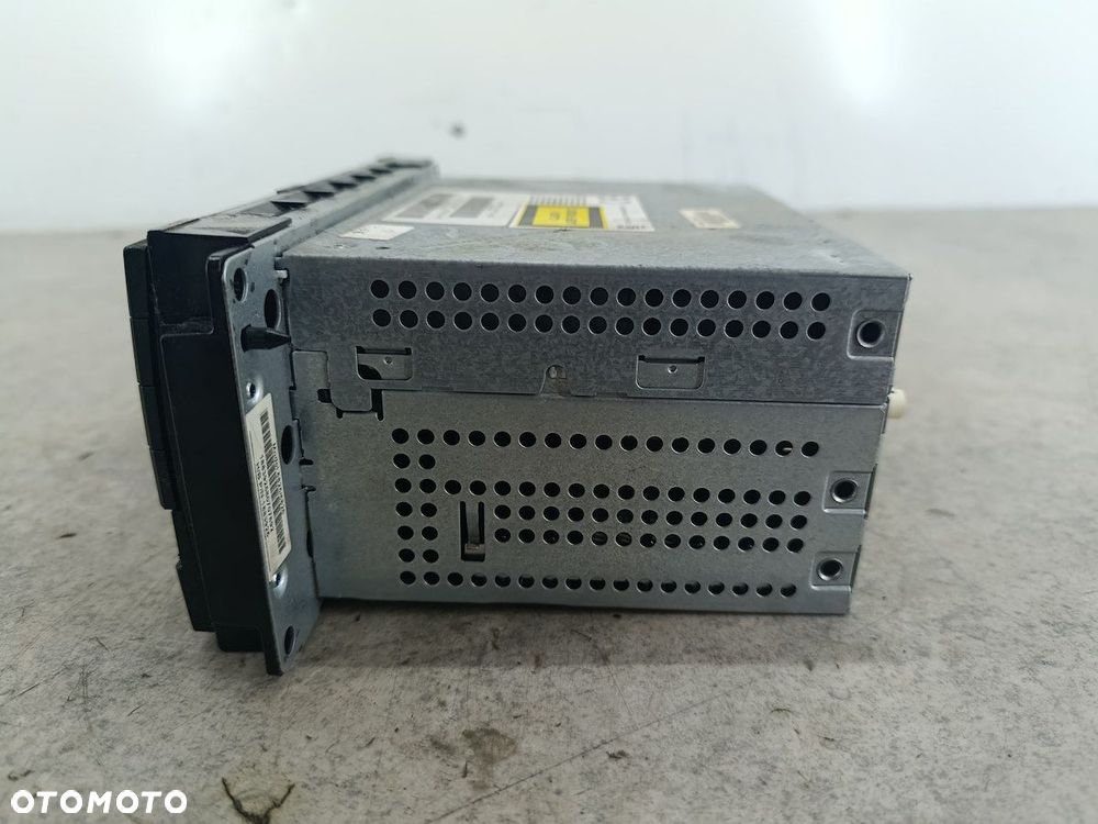 RADIO FABRYCZNE DODGE GRAND CARAVAN P05064245AK SIRIUS  6825/6826 - 8