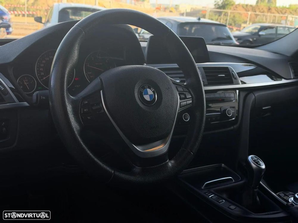 BMW 320 d Line Sport - 13