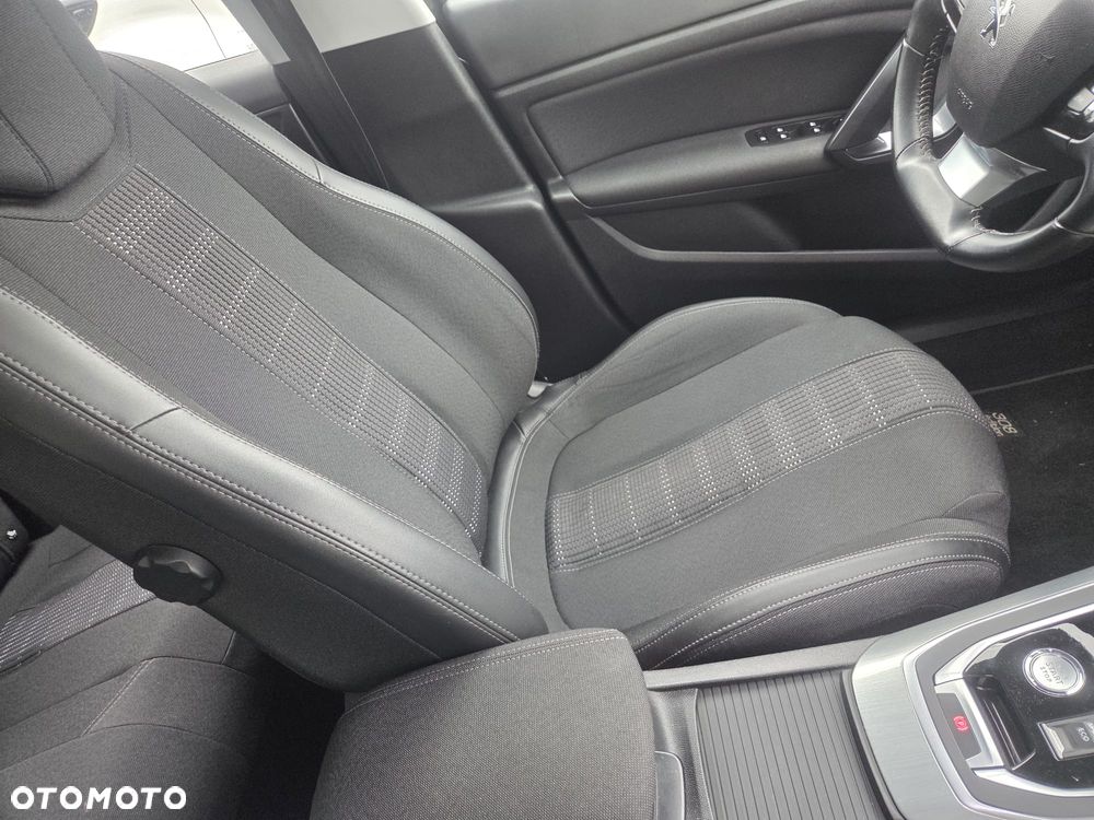 Peugeot 308 BlueHDi 130 EAT8 Black Edition - 22