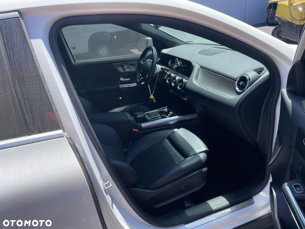 Mercedes-Benz GLA 250 8G-DCT - 17