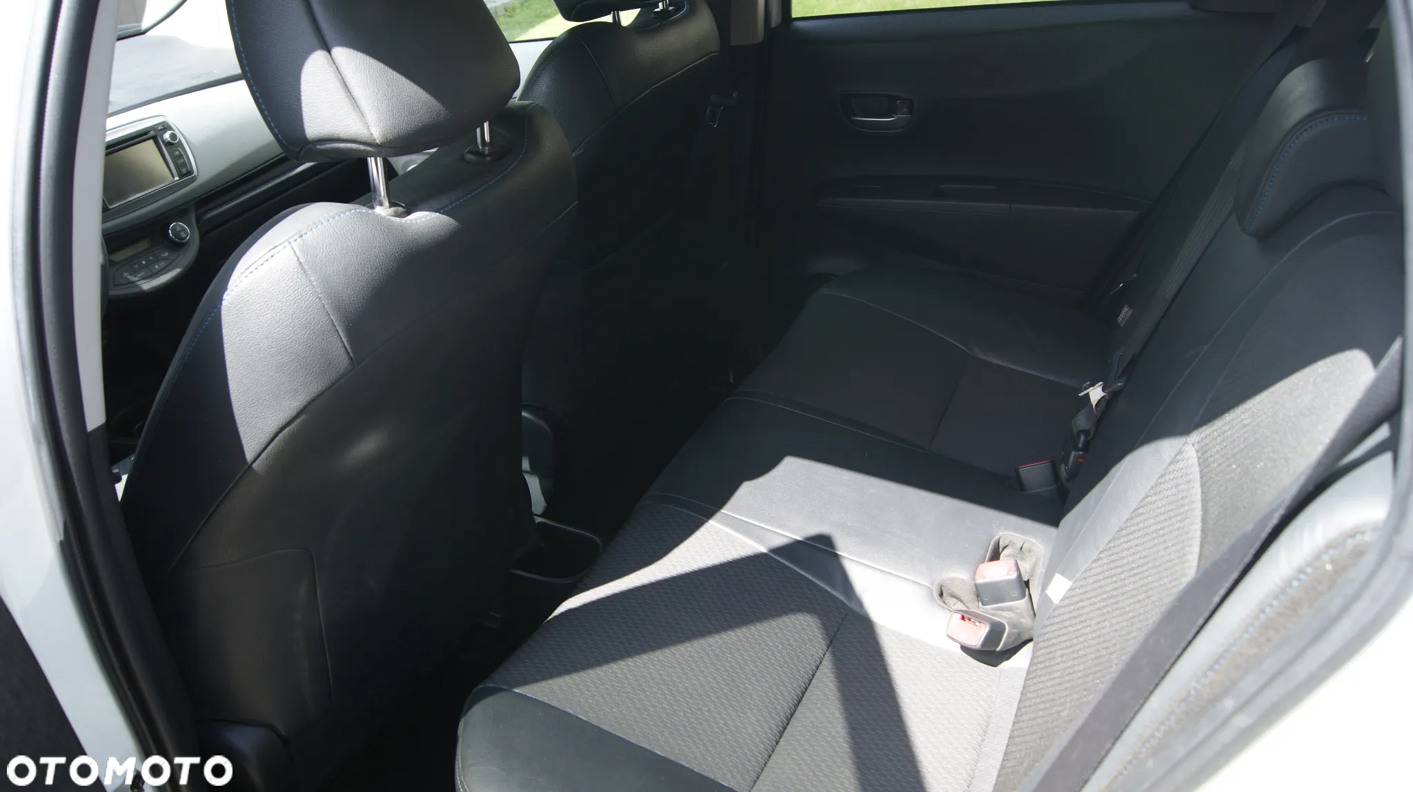 Toyota Yaris Hybrid 100 Dynamic - 20