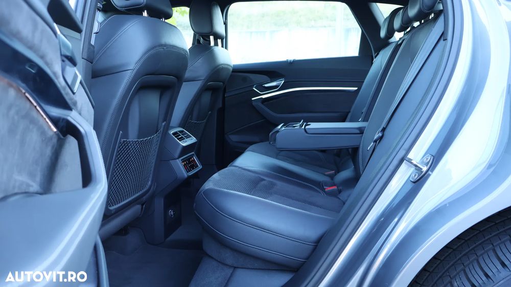 Audi e-tron 55 quattro S line - 11