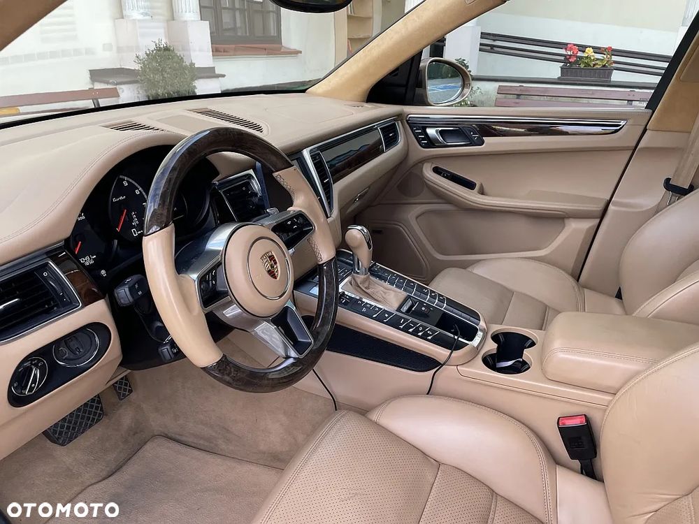 Porsche Macan Turbo PDK - 33
