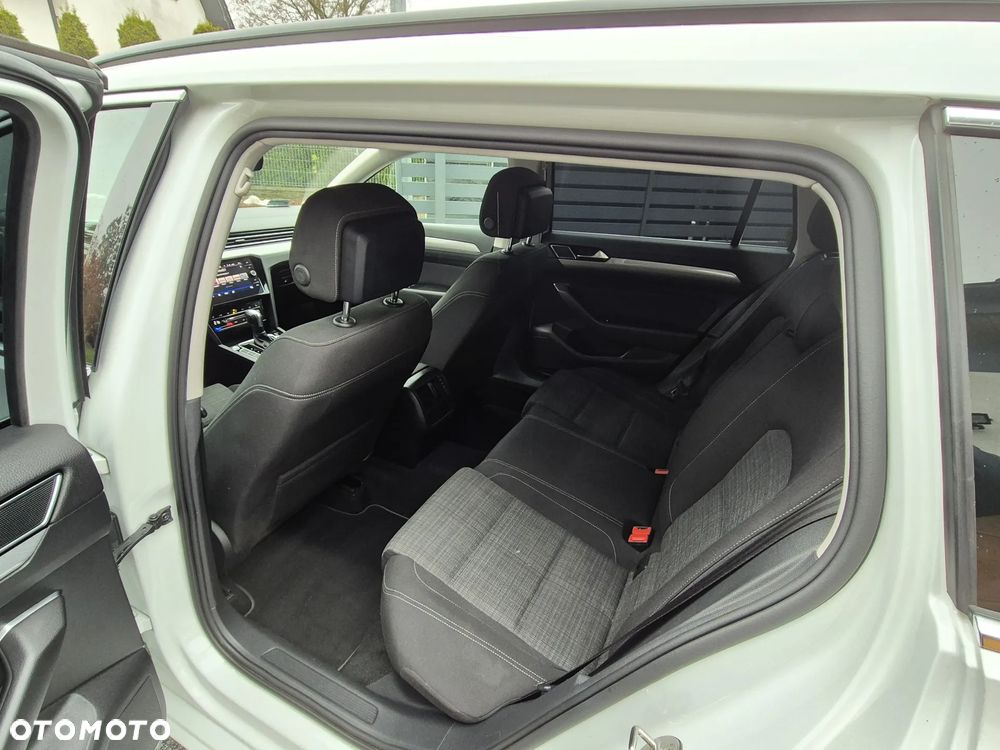 Volkswagen Passat 2.0 TDI EVO Business DSG - 17
